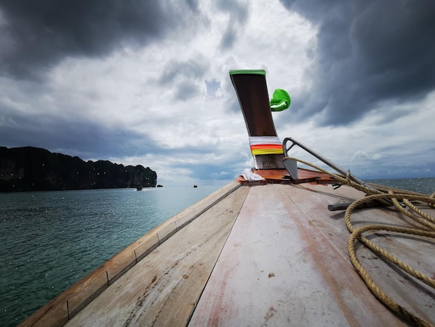 Foto gekapte afbeelding van een boot op zee