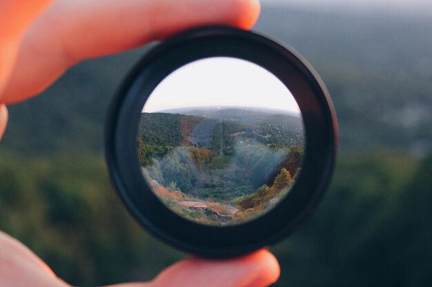 Foto gekapte handhoudende lens