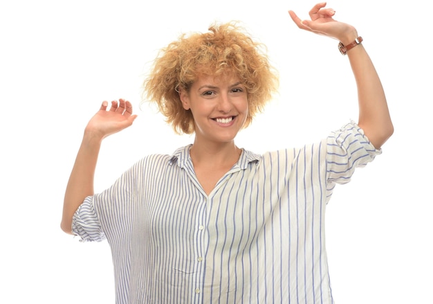 Foto gekke gelukkige positieve blonde vrouwen poseren in studio op witte achtergrond.