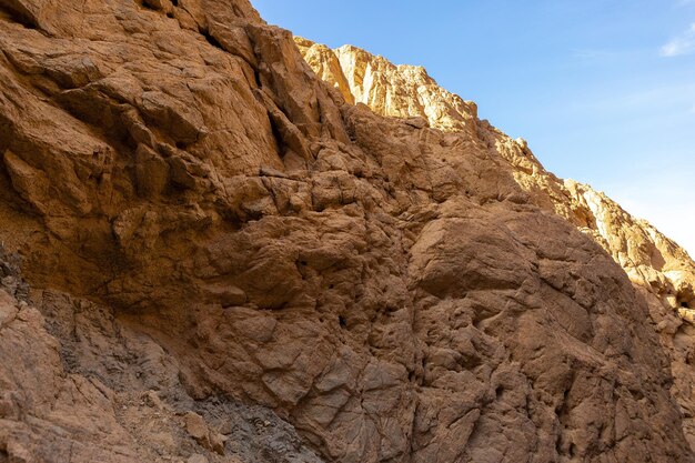 Gekleurde Canyon in Dahab op schiereiland Zuid-Sinaï Egypte Woestijnrotsen van veelkleurige zandsteen backgroundx9