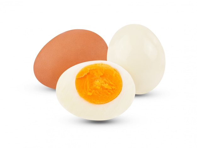 Gekookt ei dat op witte achtergrond wordt geïsoleerd