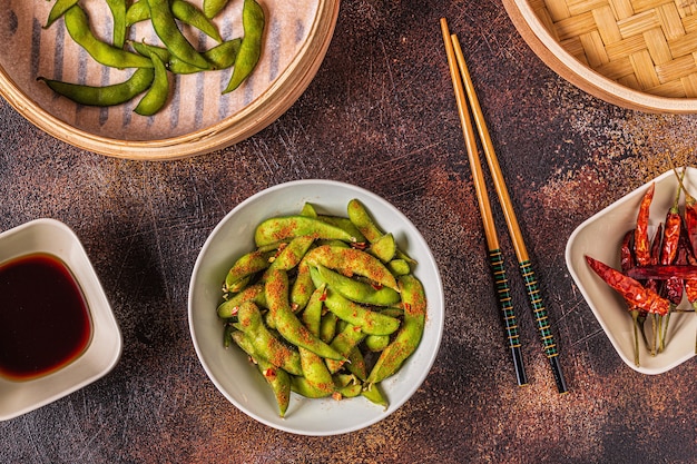 Gekookt groen edamame japans eten