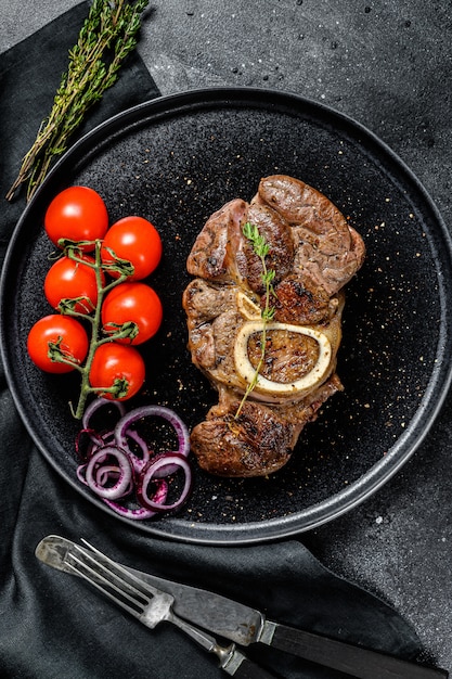 Gekookt Ossobuco-vlees van kalfsschenkel