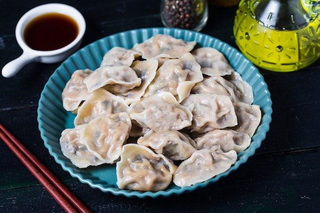 Gekookte Dumplings op plaat