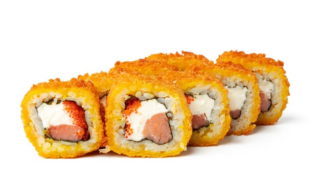 Gekookte sushi roll geïsoleerd op wit