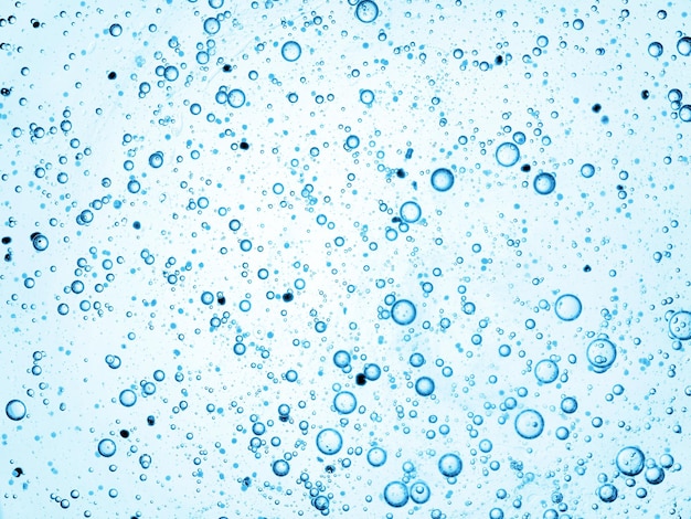 Foto gel met hyaluronzuur blauwe achtergrond met zuurstofbelletjes cosmetische crème met zuurstofbelletjes