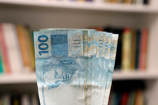 Geld uit brazilië enkele honderden echte rekeningen