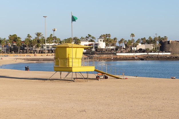 Gele badmeestercabine in Caleta de Fuste