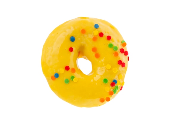 Gele donut met glazuur geïsoleerd op een witte achtergrond