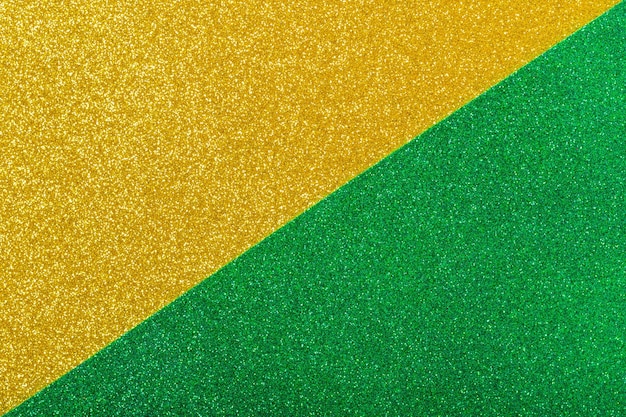 Gele en groene inpakpapier achtergrond met metallic glans Dubbele kleur geel groen glanzend papier achtergrond kopie ruimte Mode textuur minimaal concept plat lag bovenaanzicht