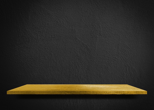 Gele houten plank op de Zwarte van de het productvertoning van de cementmuur plankenplank