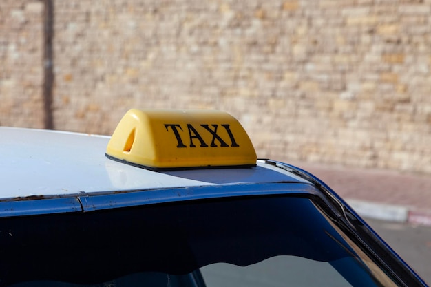 Foto gele marokkaanse taxi-bord
