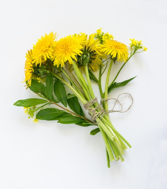 Gele paardebloem bloemen boeket