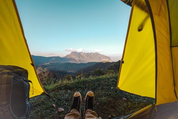 Gele tent op de berg en de zonsondergang, Doi Luang