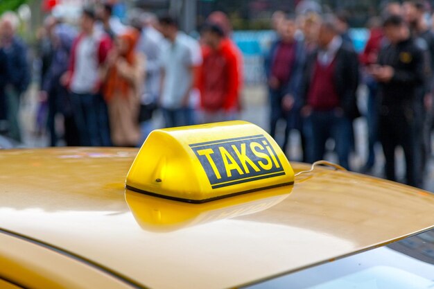 Gele turkse taxi-bord