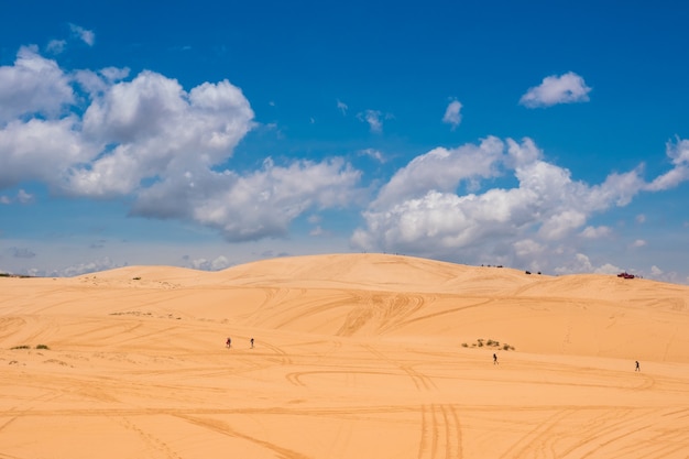 Gele zandduinen in Mui Ne is een populaire toeristenbestemming van Vietnam