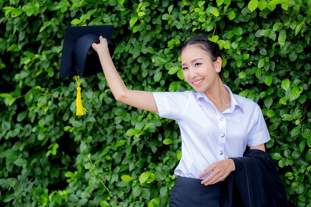 Gelukkig afgestudeerd student meisje