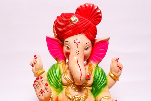 Gelukkig Ganesh Chaturthi-wenskaartontwerp met lord ganesha-idool