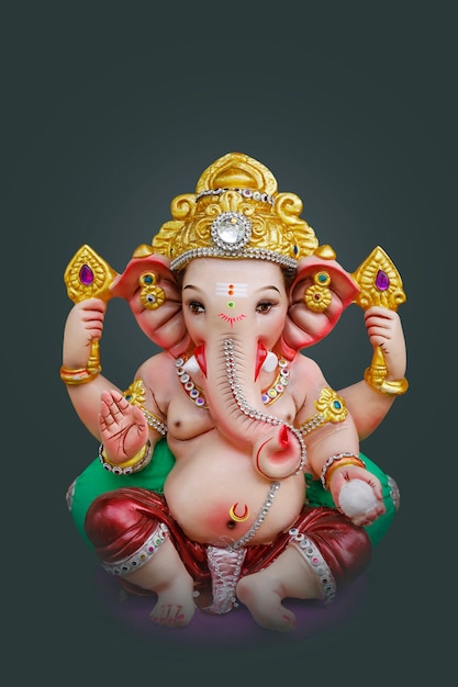 Gelukkig Ganesh Chaturthi-wenskaartontwerp met lord ganesha-idool