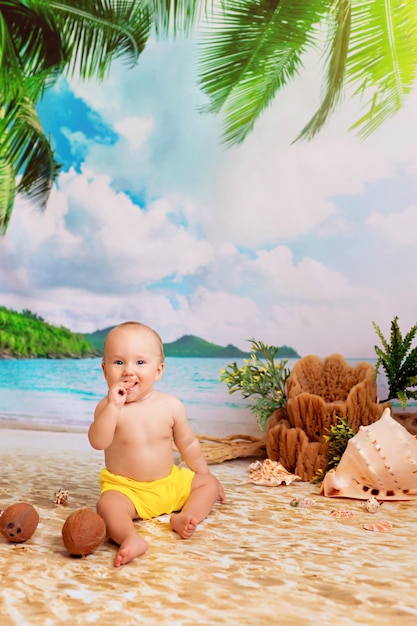 Gelukkig jongetje op een strand decor