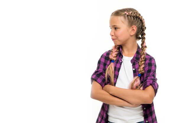 Gelukkig klein meisje mode voor kleine kinderen Kindergeluk Internationale kinderdag klein meisje kind met perfect haar kopieerruimte Hip en stijlvol Funky schoonheid