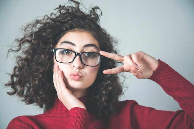 Gelukkig vrouwen overwinningsteken