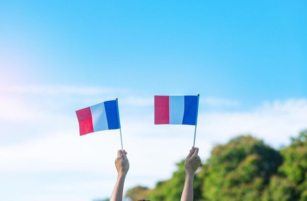 Gelukkige Bastille Day op 14 juli Illustratie met de Franse vlag en de Eiffeltoren achtergrondfoto