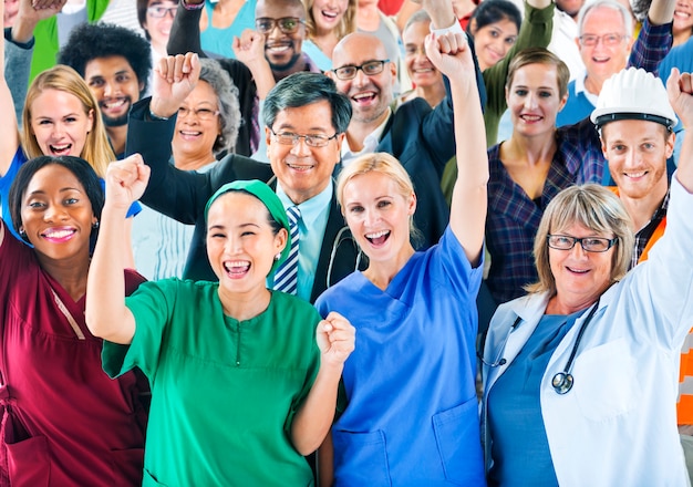 Foto gelukkige diverse professionals