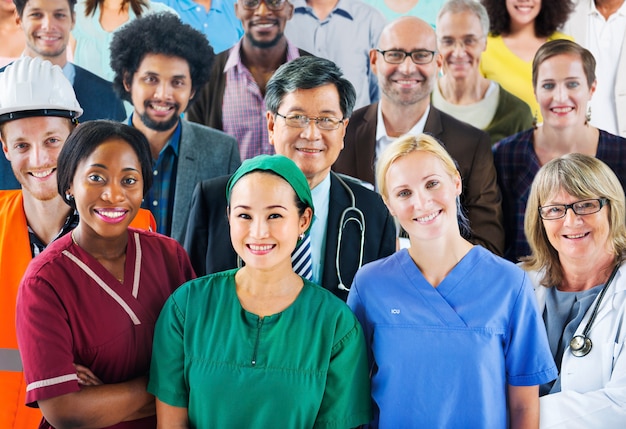 Foto gelukkige diverse professionals