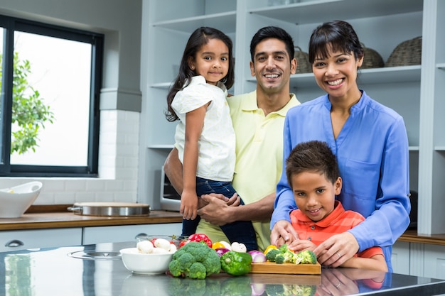 Gelukkige familie in de keuken