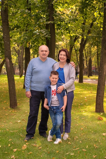 Gelukkige familie in het park