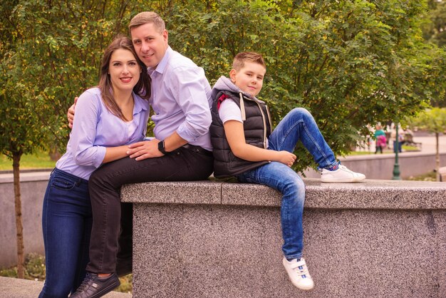 Gelukkige familie in het park