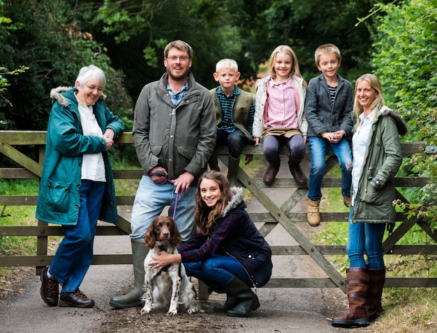 Gelukkige familie in het park