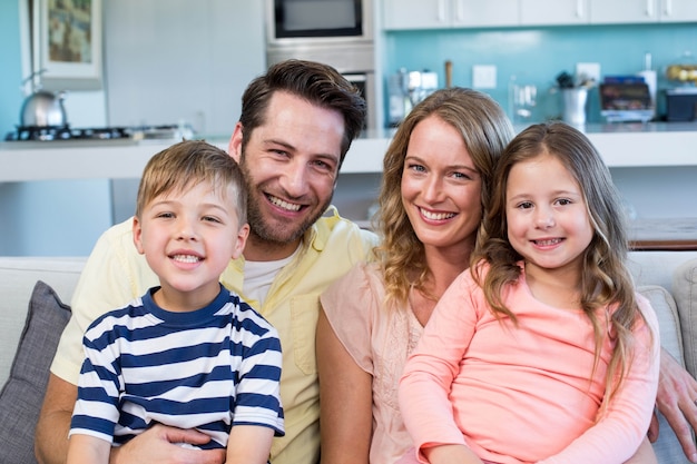 Gelukkige familie op de bank