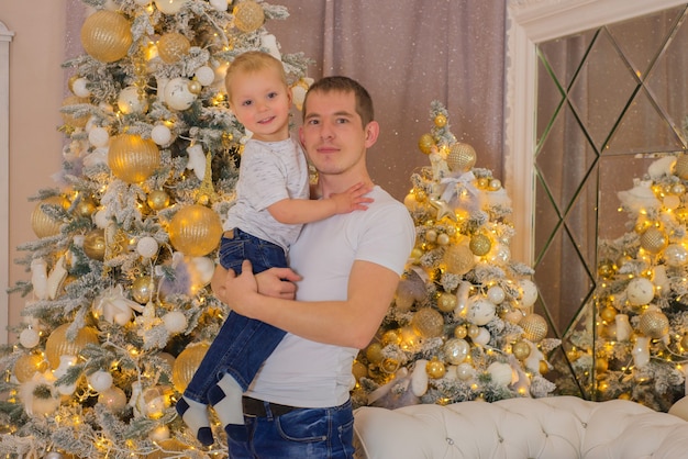 gelukkige familie samen op Kerstmis