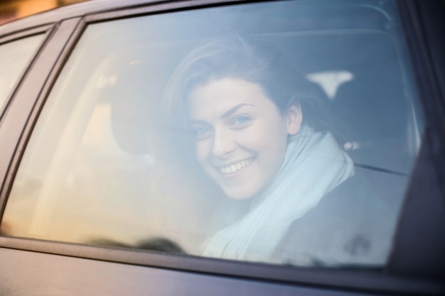 Gelukkige glimlach van een auto