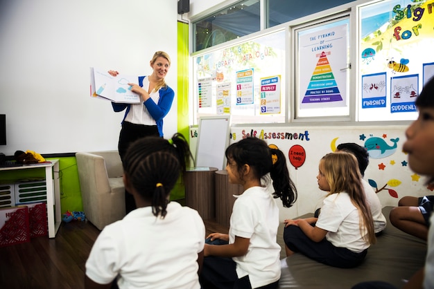 Gelukkige kinderen op de basisschool