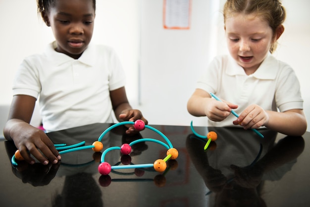 Gelukkige kinderen op de basisschool