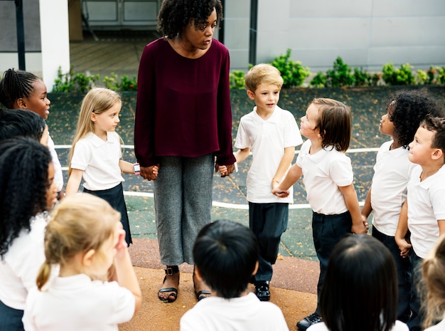 Gelukkige kinderen op de basisschool