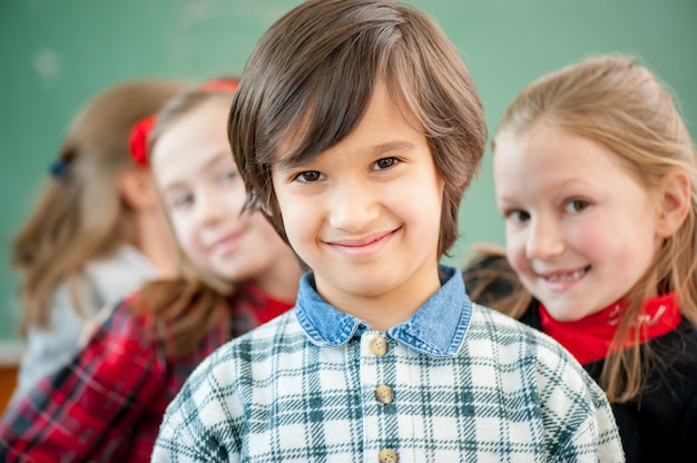 Gelukkige kinderen op school