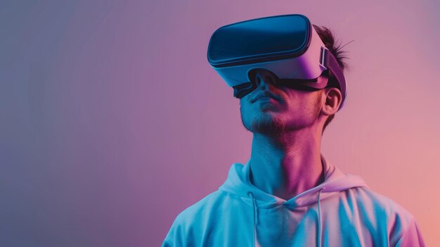 Gelukkige man met een virtual reality bril, 3D VR bril.