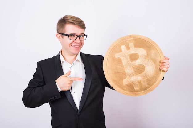 Gelukkige man met grote bitcoin