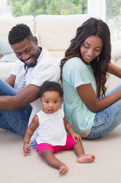 Gelukkige ouders met babymeisje