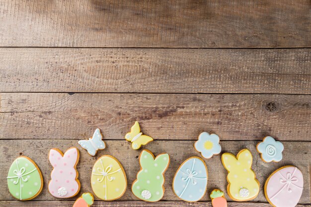 Gelukkige Pasen-achtergrond met koekjes