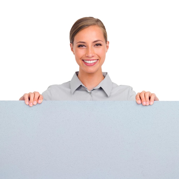 Gelukkige vrouw portret en billboard voor zakelijke reclame of marketing tegen een witte studio achtergrond Geïsoleerde vrouwelijke persoon met glimlach met poster of teken voor reclame op mockup ruimte