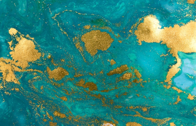 Gemarmerde blauwe en gouden abstracte achtergrond. Vloeibaar marmerpatroon.