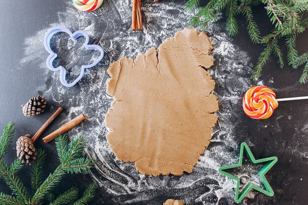 Gemberdeeg, koekjeschutters maken