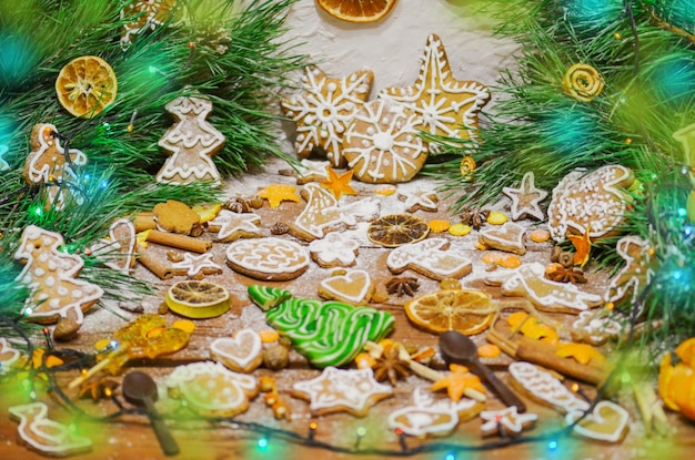 Gemengde kerstkoekjes Sneeuwvlok ster man snoep hart peperkoek