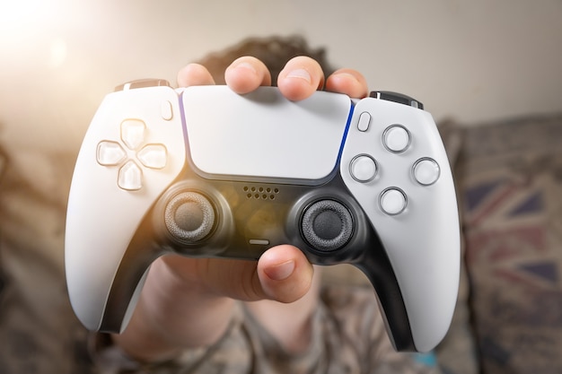 Controller di gioco di nuova generazione a portata di mano dei bambini