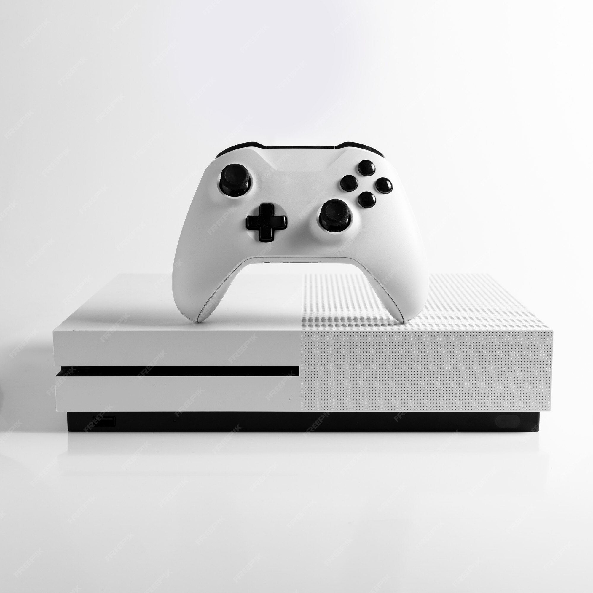 Khám phá điều khiển game và console thế hệ tiếp theo của Xbox One để tận hưởng trò chơi tuyệt vời. Với khả năng kết nối mạnh mẽ và tối ưu, hình ảnh chất lượng cao và âm thanh sống động, đây là một trải nghiệm chơi game đích thực mà chắc chắn sẽ làm bạn hài lòng.